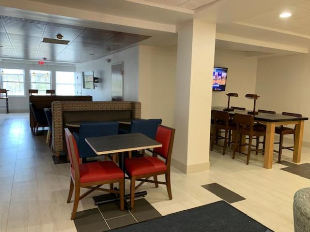 Holiday Inn Express Hotel & Suites Rochester By Ihg Eksteriør bilde